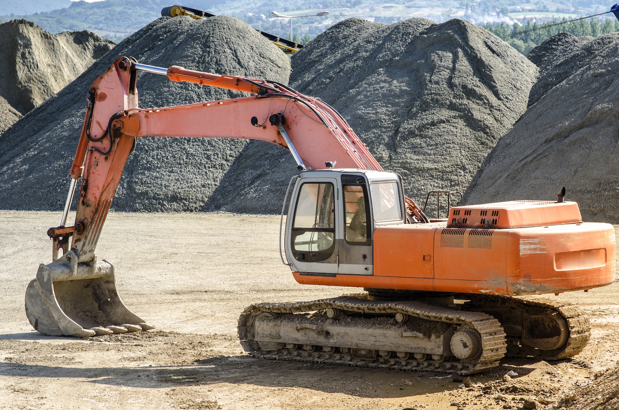 Formation CACES R482 — engin de chantier en évolution sur plateau technique lors de l'examen pratique
