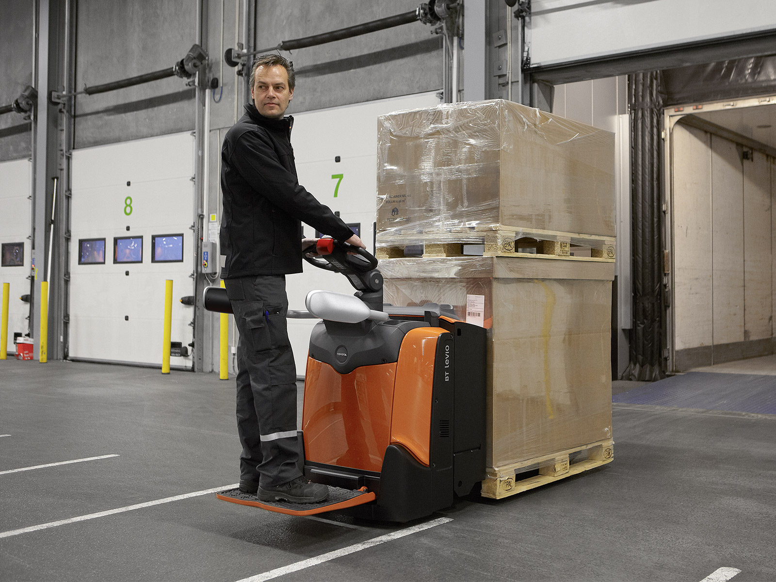 CACES R485 catégorie 1 — gerbeur à conducteur accompagnant hauteur de levée inférieure ou égale à 2,50 mètres en préparation de commandes